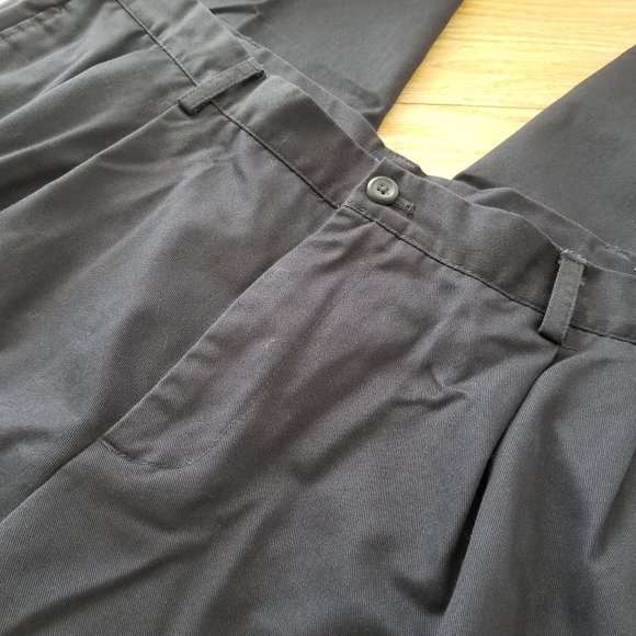 Izod Mens 39x27 Chino Pants Khaki Dark Navy Blue Pleated Cotton EUC - Picture 3 of 9